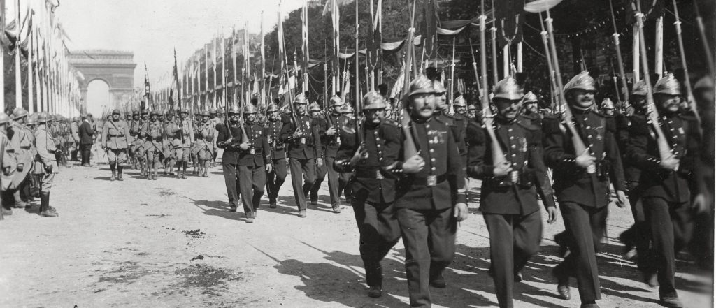 Sapeurs pompiers de Paris pendant le défilé de juillet 1919